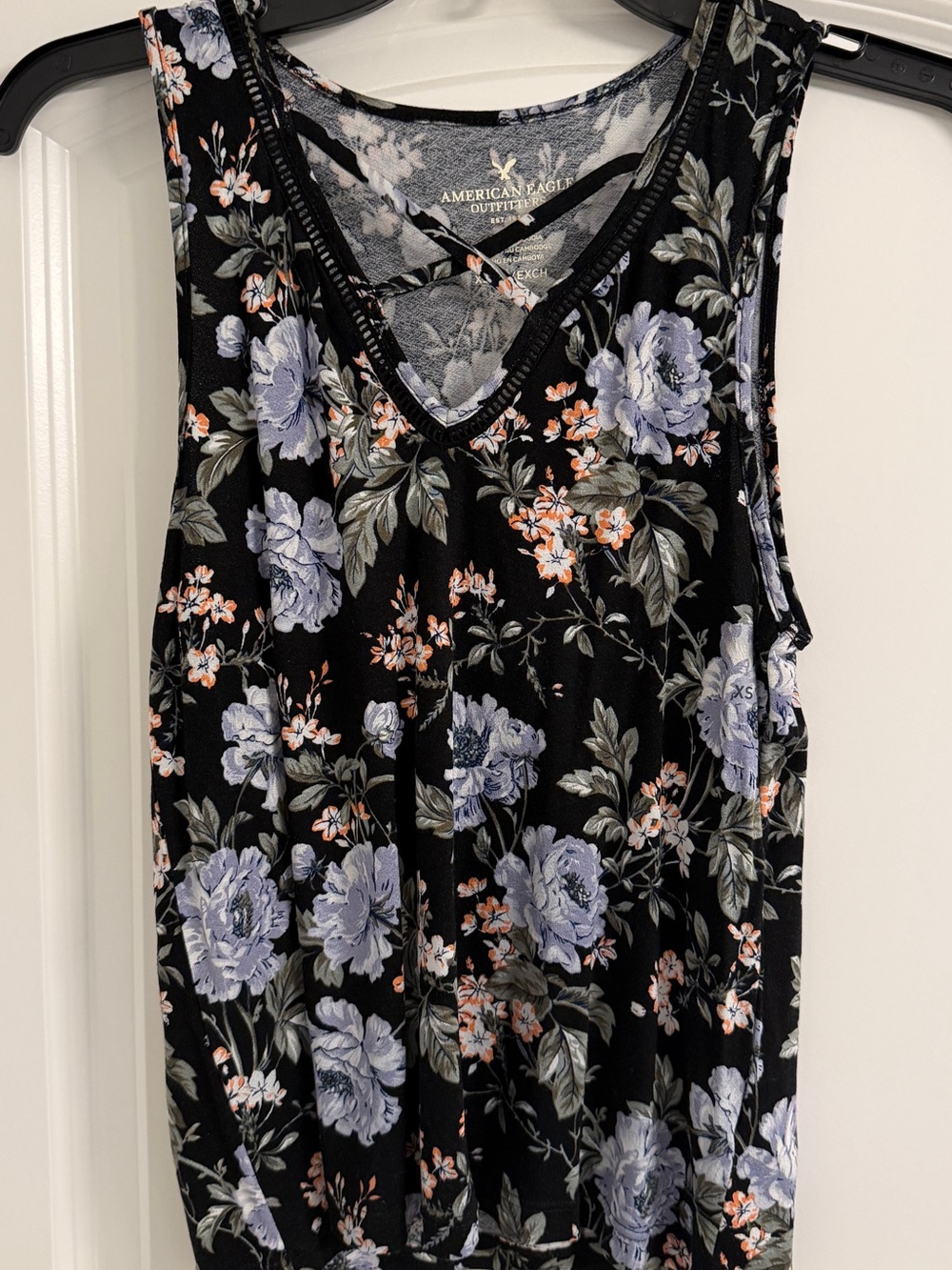 Y2K American Eagle Outfitters Black Floral V-Neck Tank Top